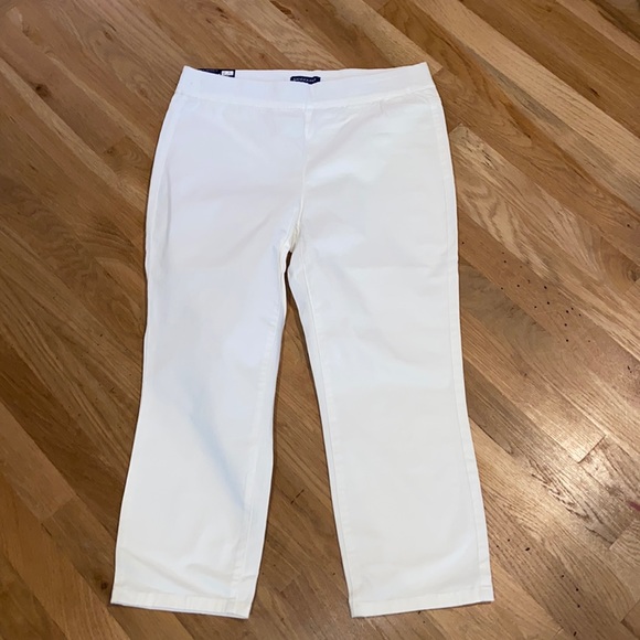Bandolino Pants - NWT Bandolino Katie Capri’s